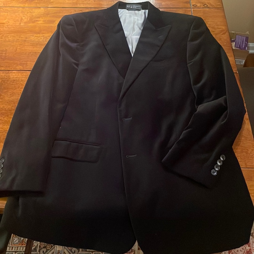 BILL BLASS Black velvet jacket, 42L, peak lapels, side vents, immaculate cndtn!